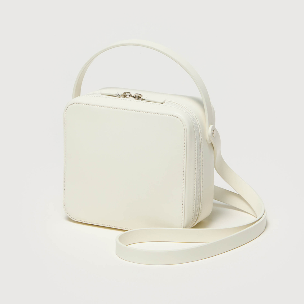 오라리 X AETA 우먼즈 숄더백 LEATHER SHOULDER BAG - 상세 이미지 3