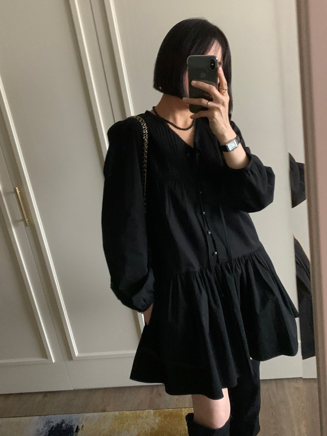 핀턱 콩단추 브이넥 모모 미니 셔츠 카라 A라인 원피스 가을하객룩 - 상세 이미지 5