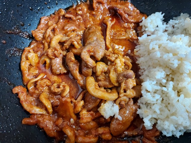 혼밥집밥 오리 주물럭 볶음 캠핑 밀키트 간편 조리 양념 불고기 300g 2팩 - 상세 이미지 4