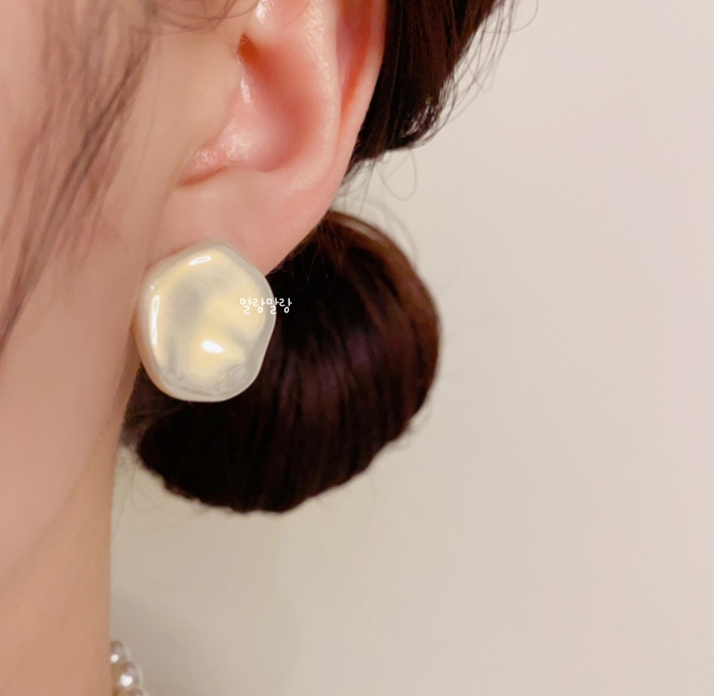 레트로 심플 핑크 펄 꽃잎 귀걸이 S925 화이트 볼드 이어링 이미지 8