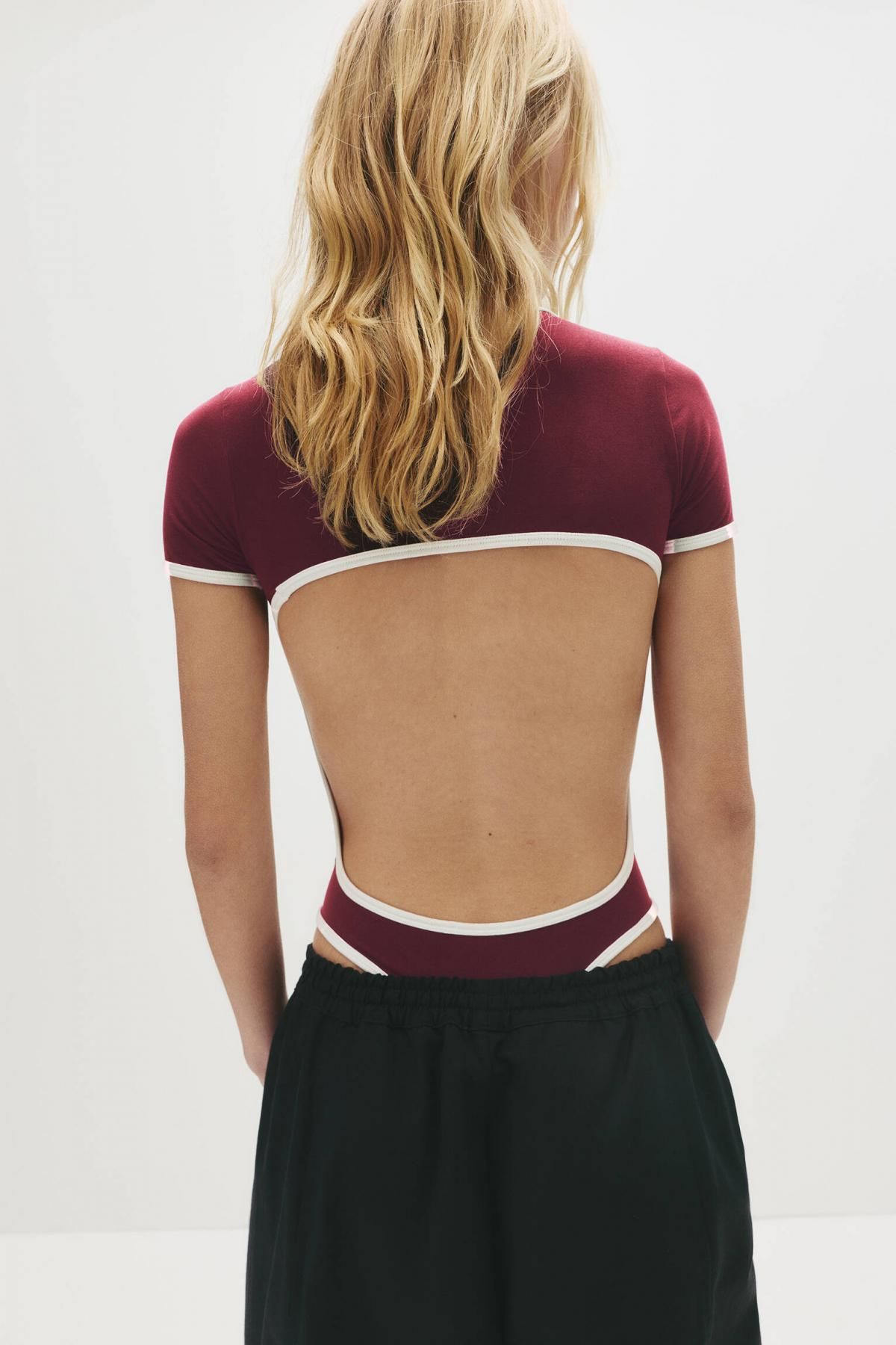 풀앤베어 트렌디 배색 컷아웃 백 반팔 바디수트 7151/389 BURGUNDY - 상세 이미지 4