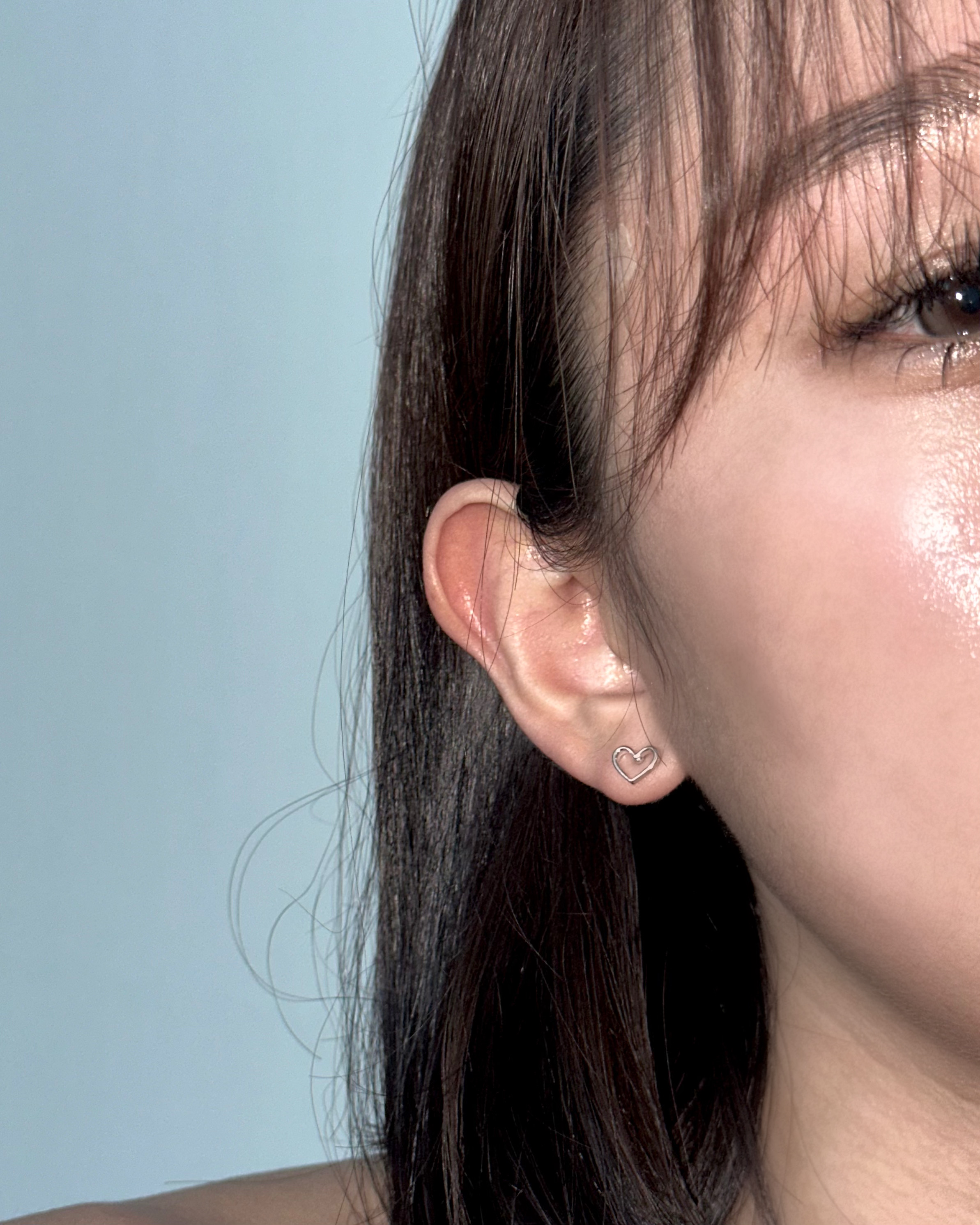 모노 하트 라인 써지컬 피어싱 귀걸이 - 상세 이미지 4