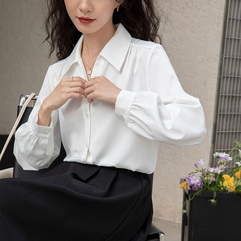 여성 여름 루즈 새틴 긴팔 블라우스 화이트 탑 데일리 셔츠 시원한 캐주얼 스타일 다양하게 활용 가능한 외출용 패션 아이템 - 상세 이미지 4