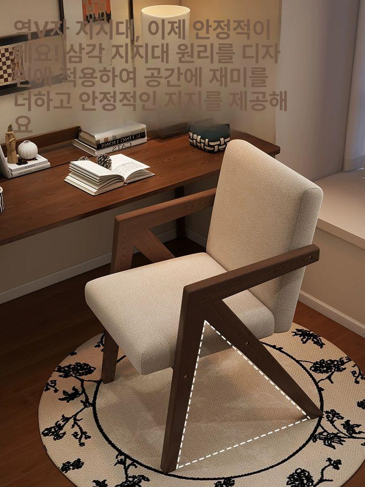 [편한 디자인] 식탁 원형 북유럽 다이닝체어 카페의자 셰닐벨벳밀크화이트호두나무프레임 원목 다리 고정 팔걸이 - 상세 이미지 4