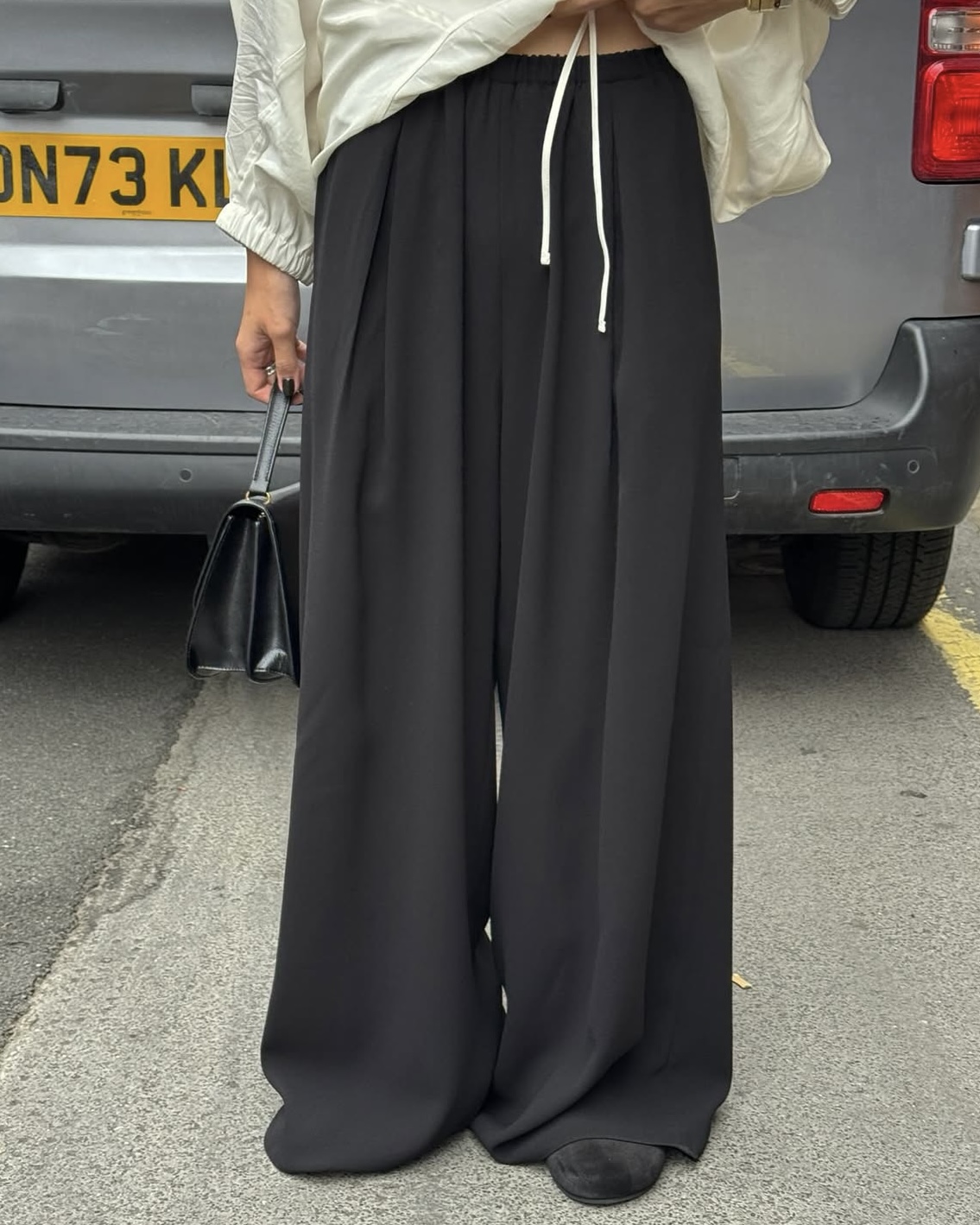 [당일발송] 아웃핏 토호 팬츠 와이드 맥시 찰랑 밴딩팬츠 (블랙) - 상세 이미지 3