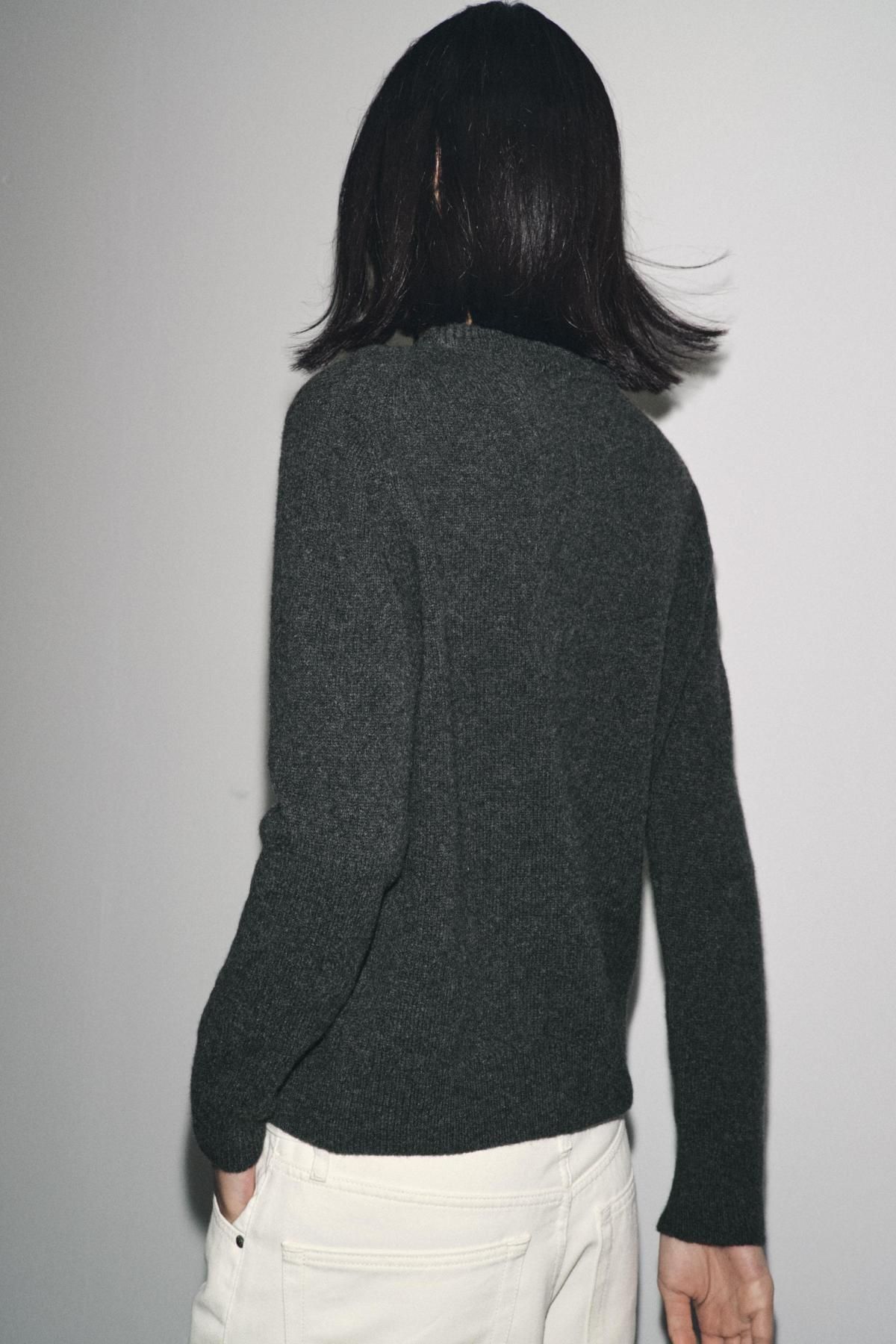 자라 프리미엄 캐시미어 울 라운드넥 베이직 니트 스웨터 6771/102 DARK GREY - 상세 이미지 4