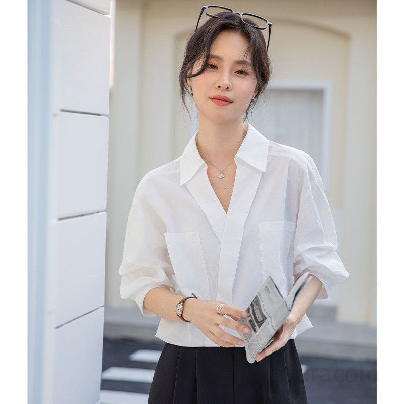 여성 화이트 V넥 반팔 셔츠 여름용 루즈핏 데일리 블라우스 통기성 좋은 편안한 착용감 캐주얼 스타일 포켓 디자인 - 상세 이미지 4
