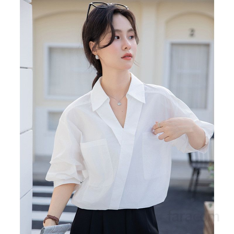 여성 화이트 V넥 반팔 셔츠 여름용 루즈핏 데일리 블라우스 통기성 좋은 편안한 착용감 캐주얼 스타일 포켓 디자인 - 상세 이미지 2