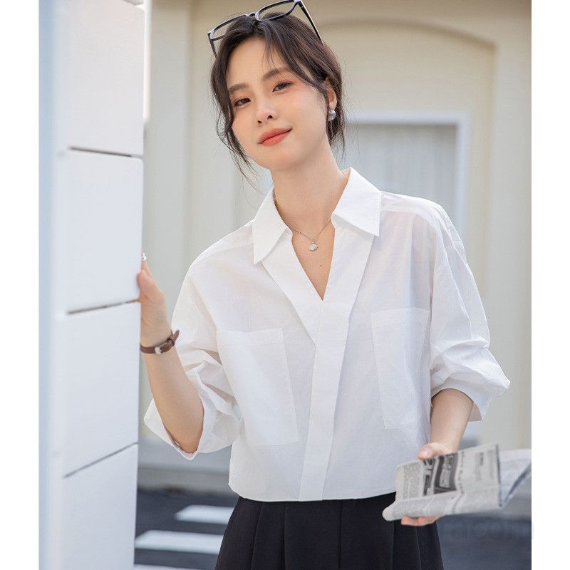 여성 화이트 V넥 반팔 셔츠 여름용 루즈핏 데일리 블라우스 통기성 좋은 편안한 착용감 캐주얼 스타일 포켓 디자인 - 상세 이미지 3