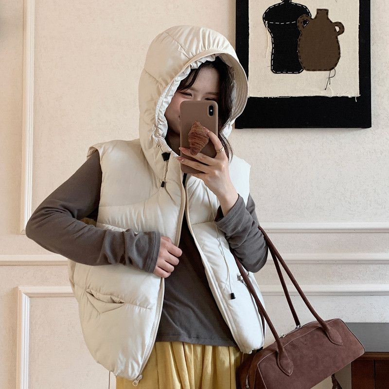 여성 경량패딩조끼 가을 다용도 편안한 착용감 캐주얼 스타일 데일리 아웃도어 활용 짧은 디자인 퀼팅 조끼