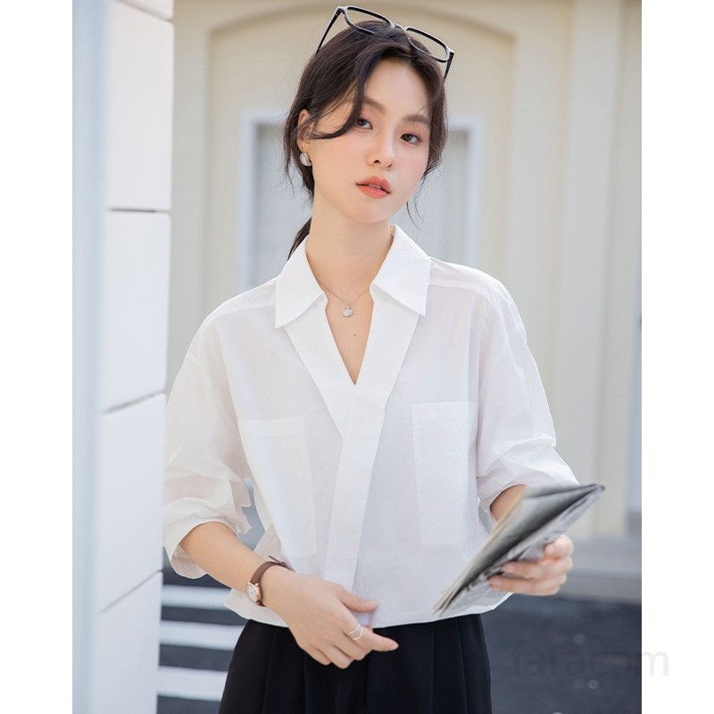 여성 화이트 V넥 반팔 셔츠 여름용 루즈핏 데일리 블라우스 통기성 좋은 편안한 착용감 캐주얼 스타일 포켓 디자인 - 상품 이미지