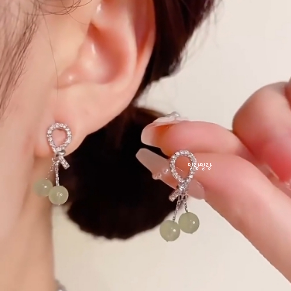 큐빅리본 그린비즈 체인드롭 귀걸이 14K 청순한 이어링 - 상품 이미지