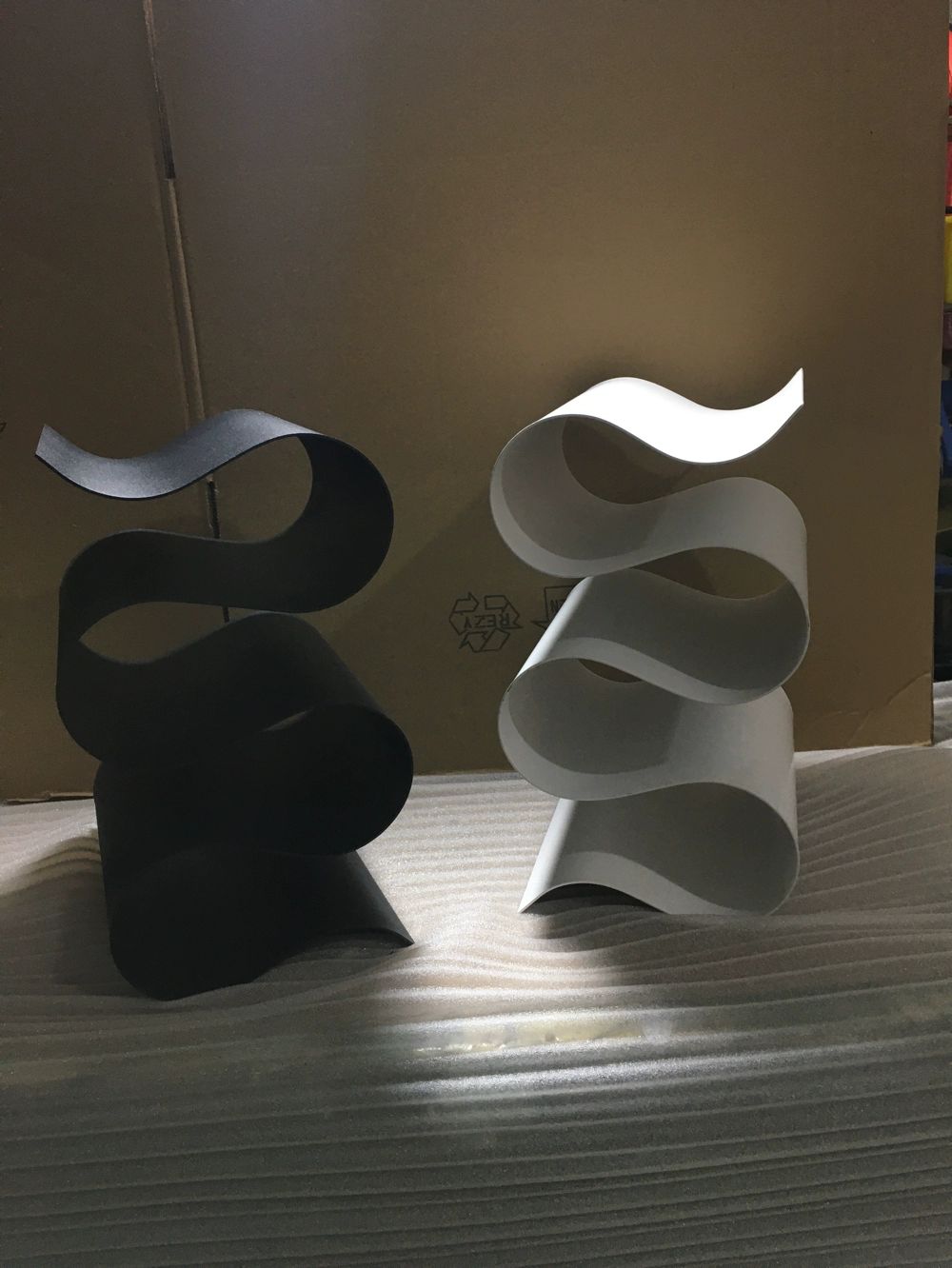 굴곡와인거치대 S자 와인렉 수납함 진열대 수납거치대 철 20x17x28cm 무광 블랙 - 상세 이미지 5