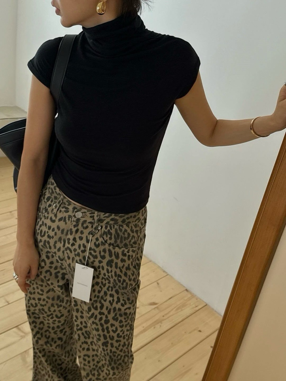 살롱드매그 반폴라 나시 여성 슬림핏 스판 캡소매 티셔츠 이미지 7