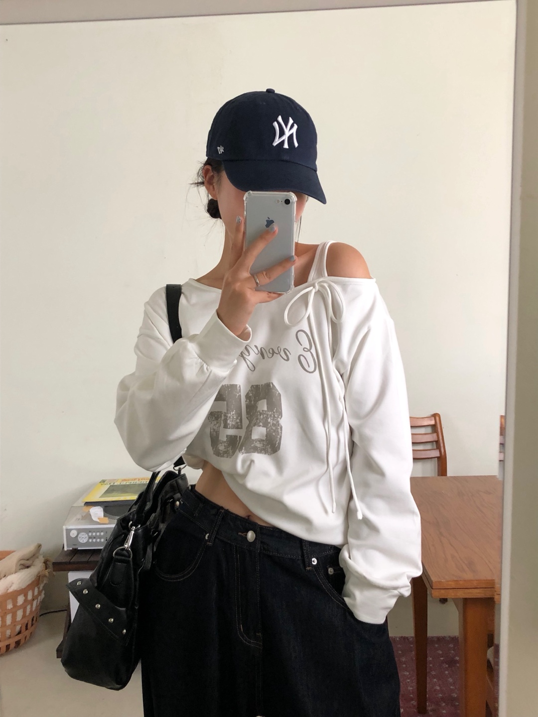 [셀럽코디/갓성비] 넥스트 오프숄더 리본 맨투맨