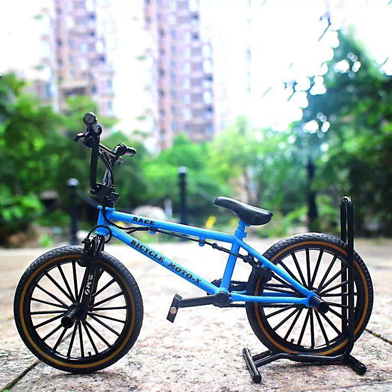 BMX 자전거 다이캐스트 피규어 1:8 비율 바이크 미니어처 블랙 스턴트바이크모델헬멧+삼각대스카이블루 - 상세 이미지 3