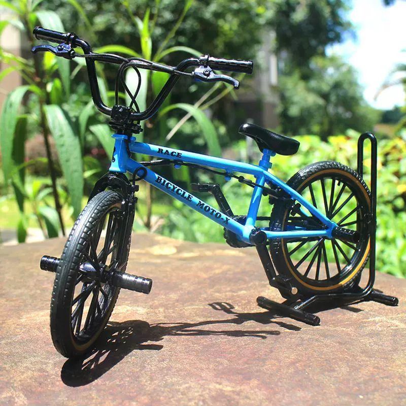 BMX 자전거 다이캐스트 피규어 1:8 비율 바이크 미니어처 블랙 스턴트바이크모델헬멧+삼각대스카이블루 - 상세 이미지 4