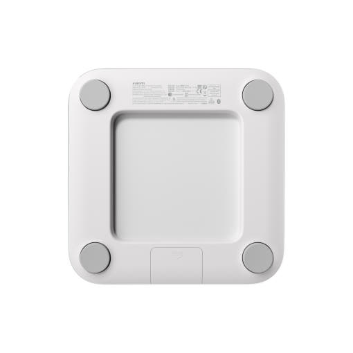 [샤오미 S400으로 아기 무게를 재는 모습]