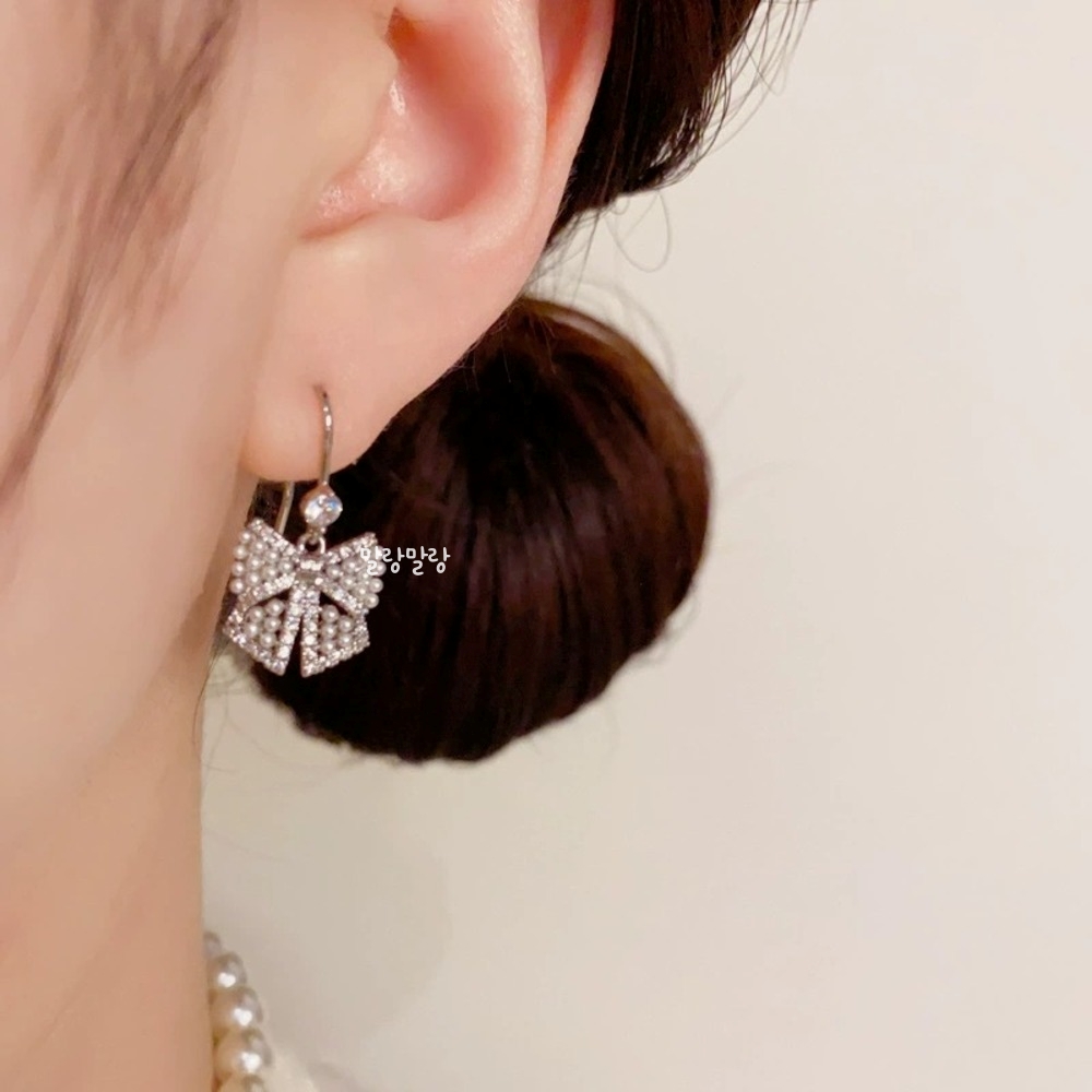 반짝이는 러블리 큐빅 진주 리본 귀걸이 14K 데일리 포인트 이어링 - 상세 이미지 2