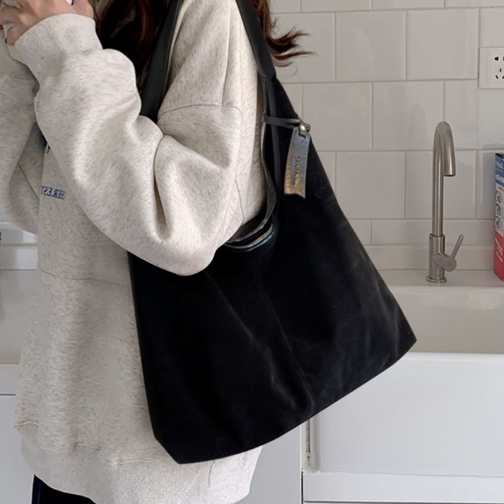 스티치 라인 디테일 스웨이드 여성 토트 숄더백 블랙 - 상품 이미지