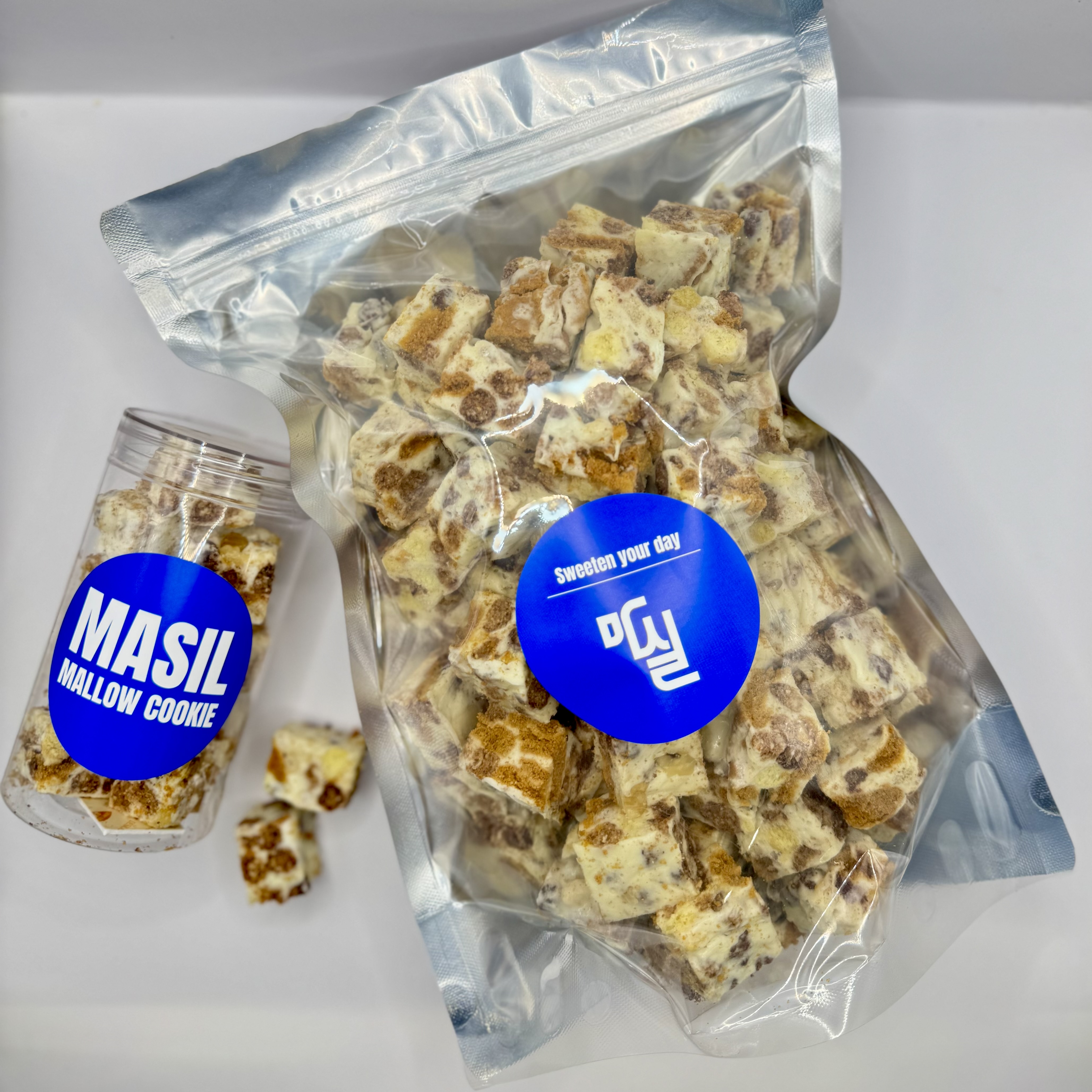 벌크용 대용량 쫀득쿠키 수제 마시멜로우 로투스놀라 로투스 그래놀라 700g - 메인 이미지
