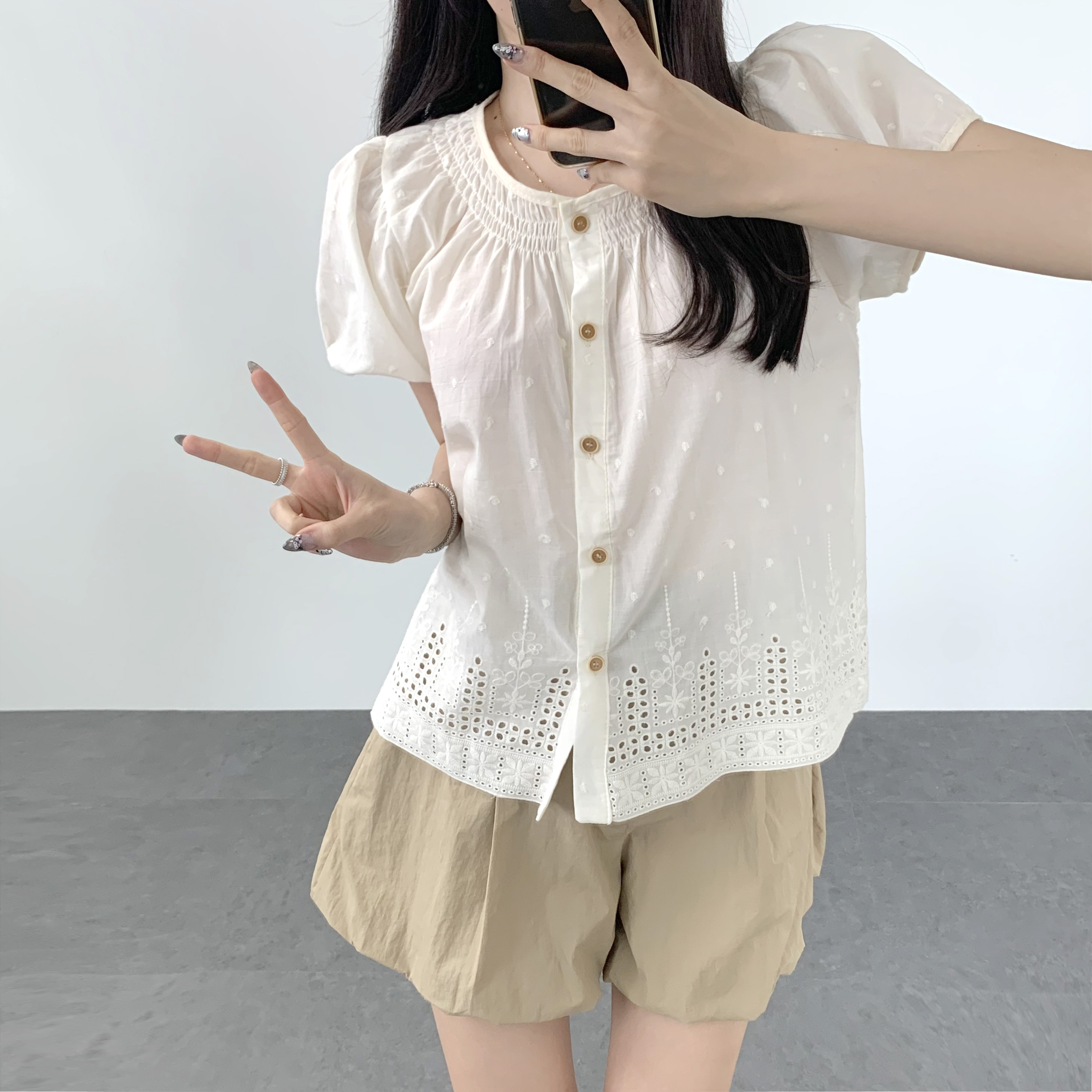 시스루 펀칭블라우스 아일렛블라우스 - 메인 이미지