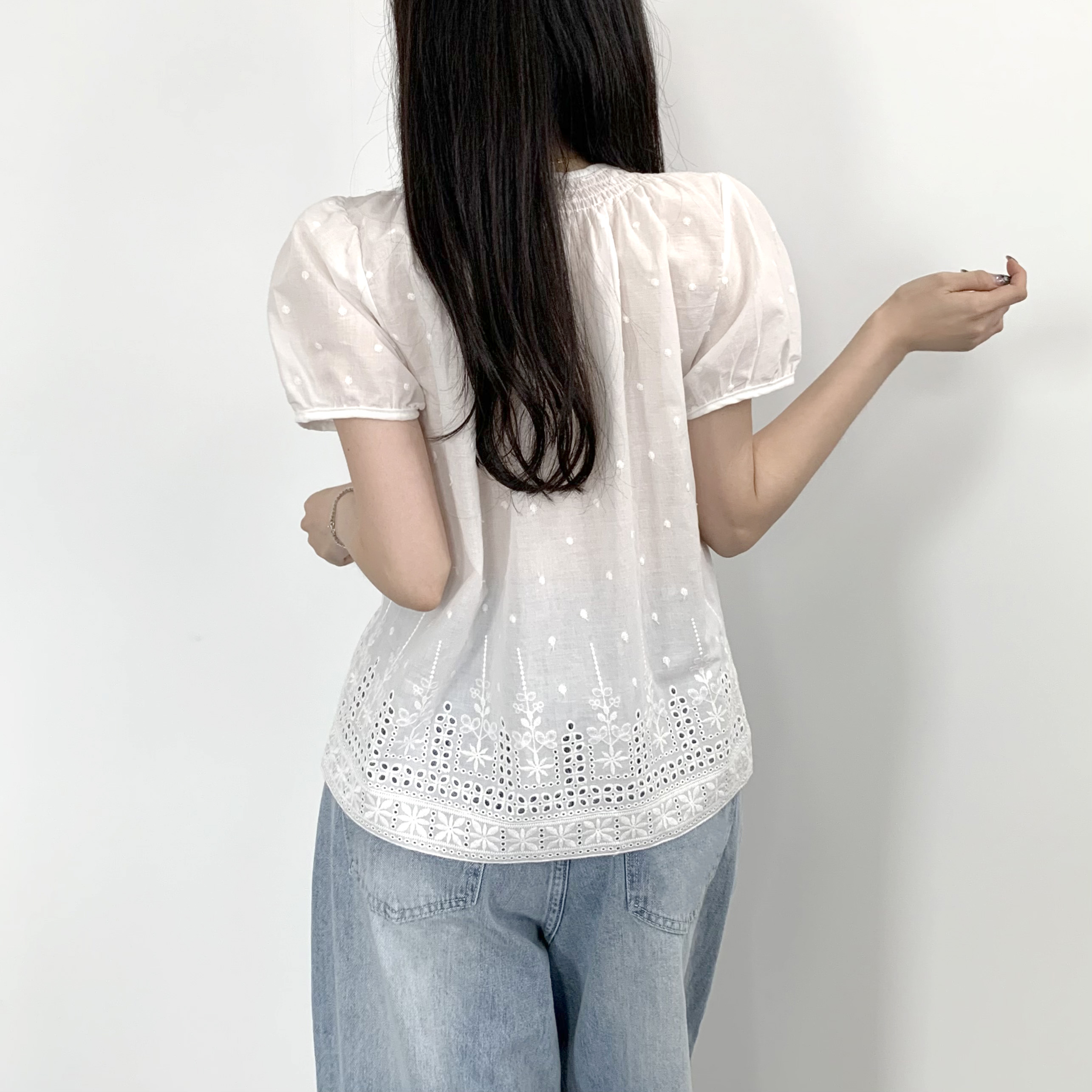 시스루 펀칭블라우스 아일렛블라우스 - 상세 이미지 5