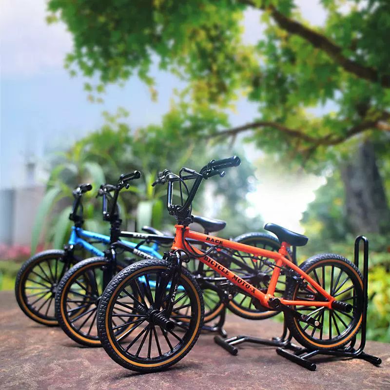 BMX 자전거 다이캐스트 피규어 1:8 비율 바이크 미니어처 블랙 스턴트바이크모델헬멧+삼각대스카이블루 - 상세 이미지 2