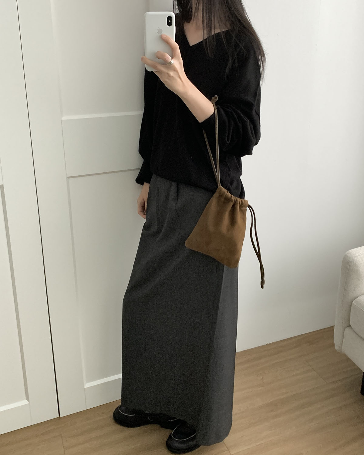아웃핏 로드 스커트 H라인 맥시 롱 핀턱 스판치마 (차콜) 이미지 6
