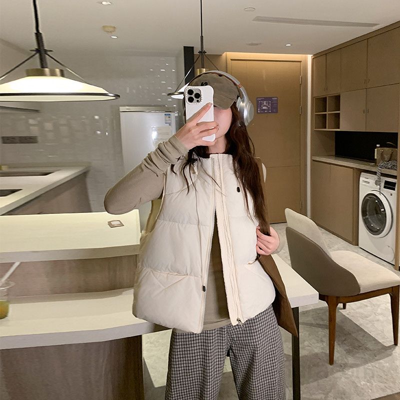 여성 경량 후드 패딩조끼 숏 스타일 캐주얼 아웃도어 적합한 봄 가을용 코튼 소재 루즈핏 데일리 웨어러블 디자인 모던한 조끼 재킷 - 상세 이미지 2