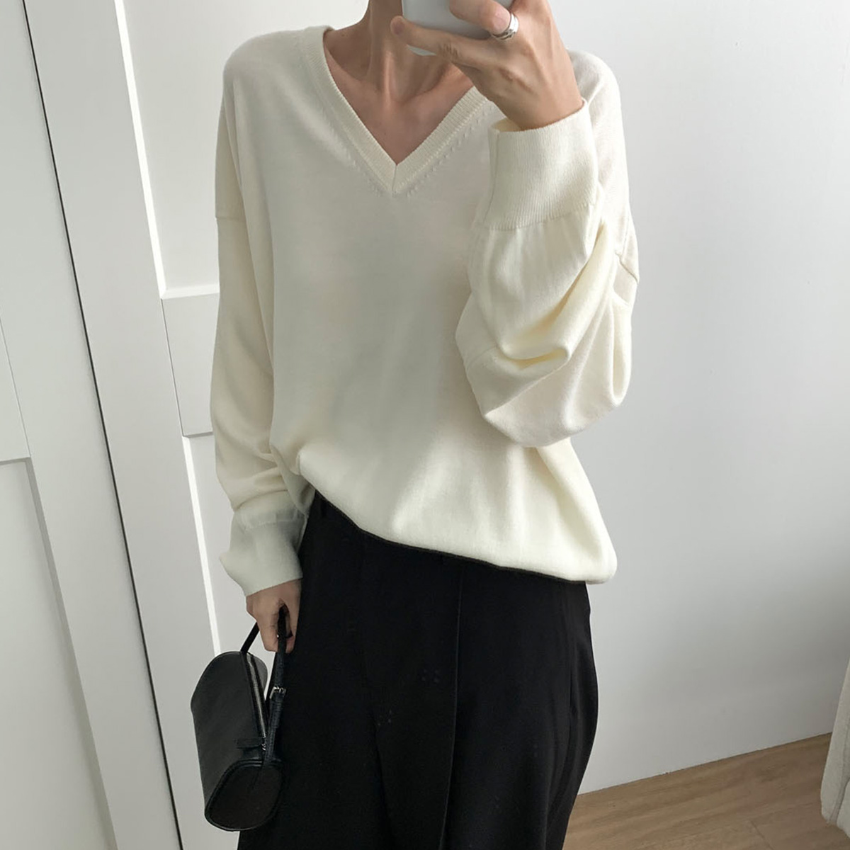 아웃핏 에센셜 니트 캐시미어 울 베이직 v넥 여리핏 니트 (3c)