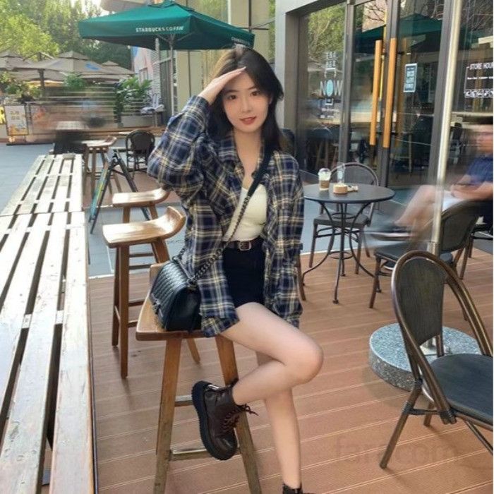 여성 루즈핏 레트로 체크셔츠 오버핏 캐주얼 자켓 스타일 여름용 데일리 레이어드 활용 가능 시원한 착용감 편안한 외출용 패션 - 상세 이미지 4