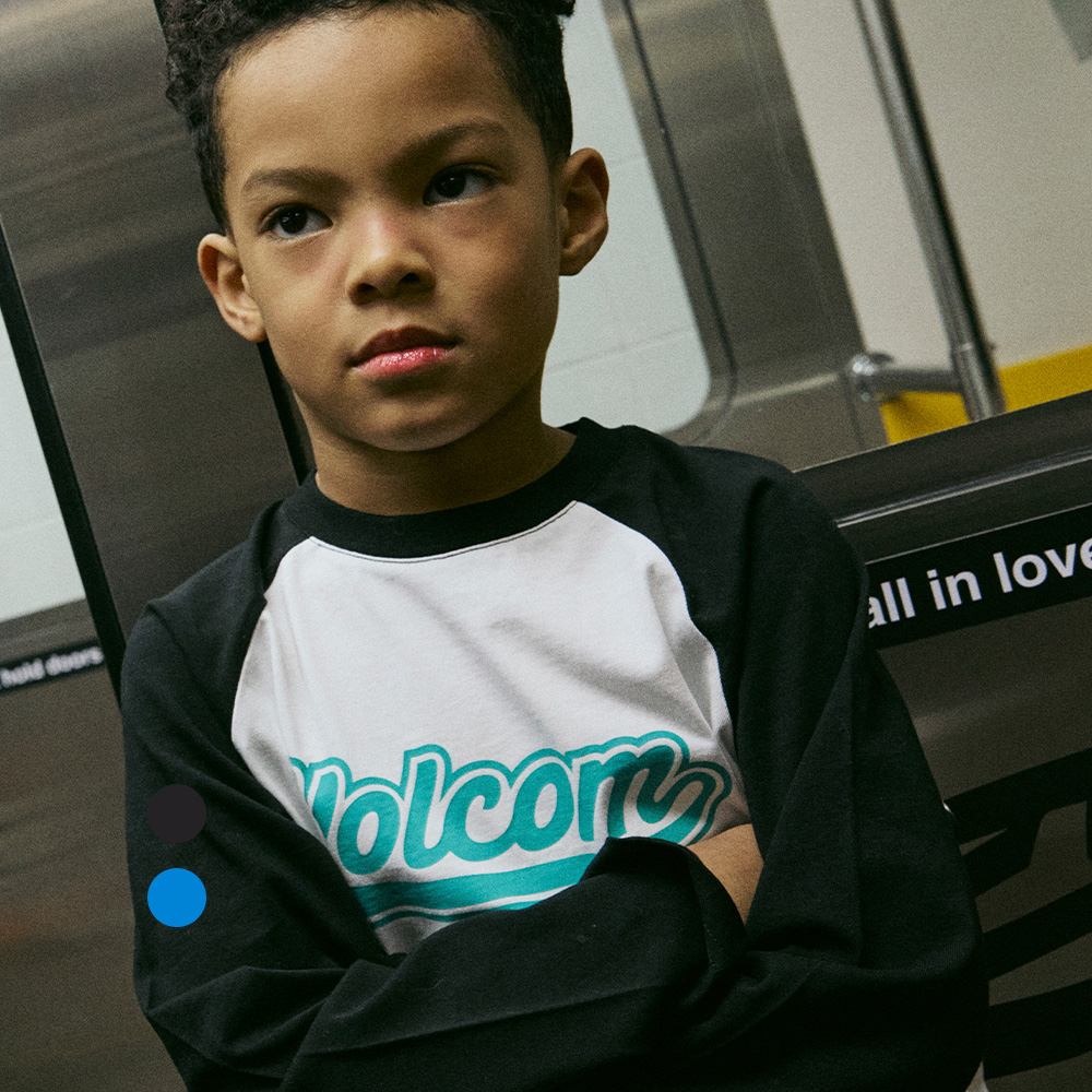 볼컴키즈 스포티 로고 나그랑 긴팔 티셔츠 D5S016 - 상품 이미지