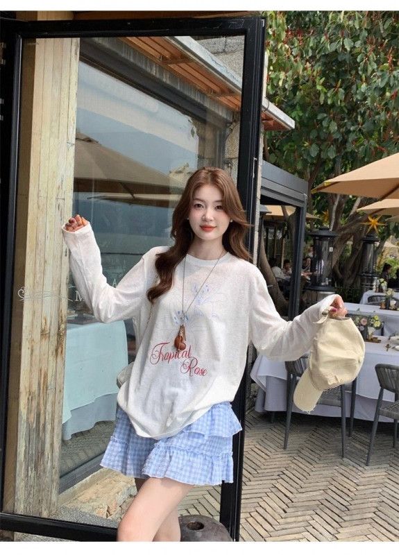 여성 꽃무늬 긴팔 블라우스 여름 가을 시크한 스타일 선 보호 탑 레이어드 가능한 라운드티셔츠 디자인 - 상세 이미지 2