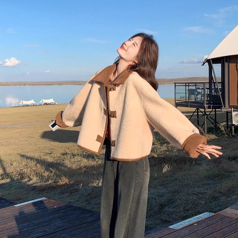 여성 양모 양면 스웨이드 자켓 세련된 숏기장 겨울 아우터 따뜻한 착용감 모던 스타일 데일리룩 활용도 높은 디자인 - 상세 이미지 3