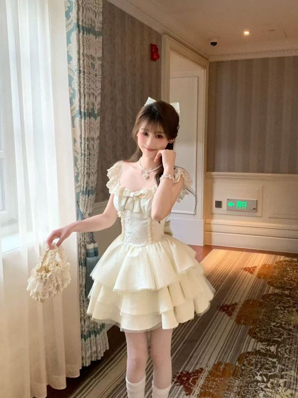 미니 프린세스 퍼피 스커트 여름 신상 스퀘어넥 슬림핏 원피스 파티드레스 스타일 여성스러운 첫사랑 느낌의 스몰 플라잉 슬리브 디자인 - 상세 이미지 3