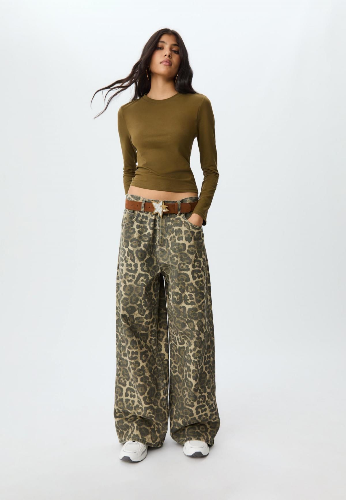 스트라디바리우스 카키 미니멀 베이직 라운드넥 긴팔 티셔츠 8078/650 OLIVE GREEN - 상세 이미지 4