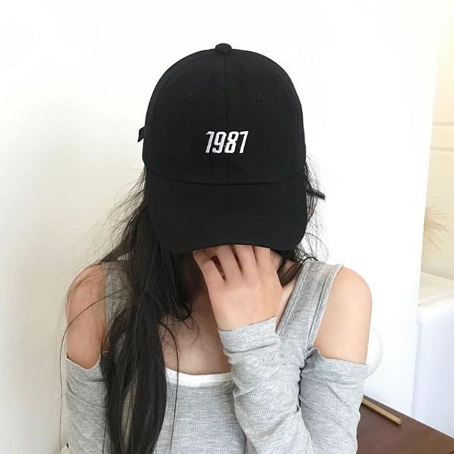 스트릿 자수 로고 남녀공용 커플 볼캡 야구모자 블랙 - 메인 이미지