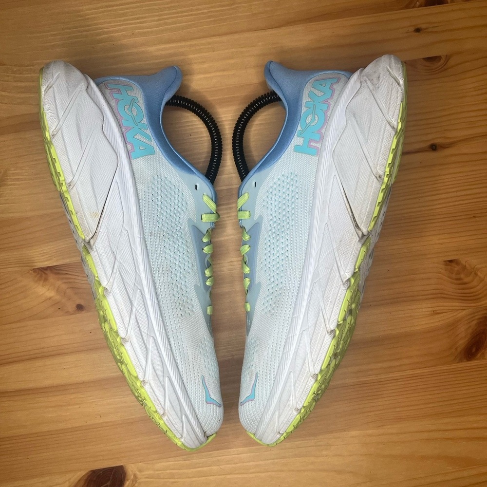 호카 아라히 7 와이드 여성용 안정형 러닝화 쿠셔닝 1147890-ISK