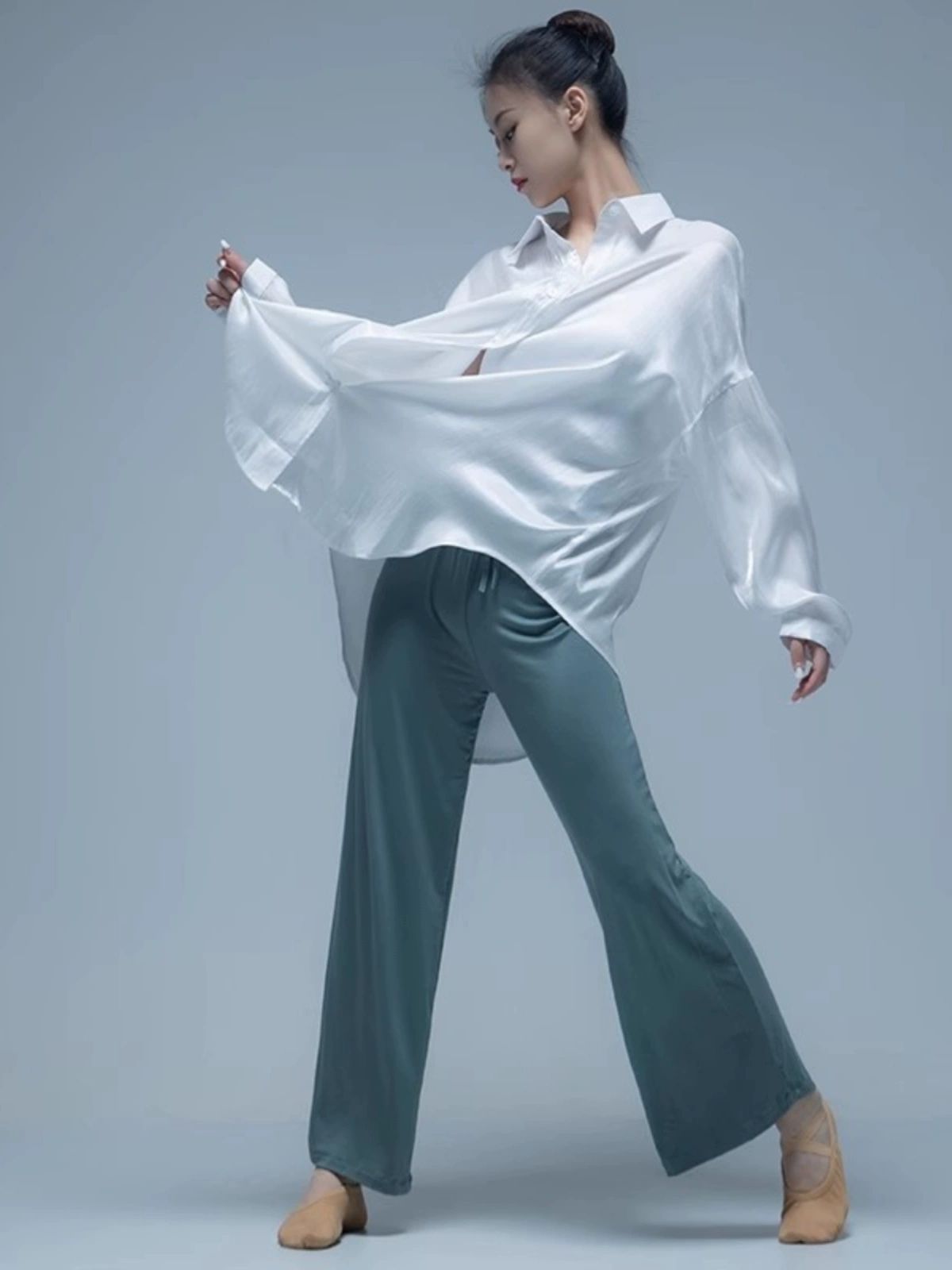 현대무용 셔츠 얇은 상의 전통 의상 긴팔 무용복 루즈핏 댄스의상 댄스복상의 방송댄스복 화이트 셔츠 S - 상세 이미지 2