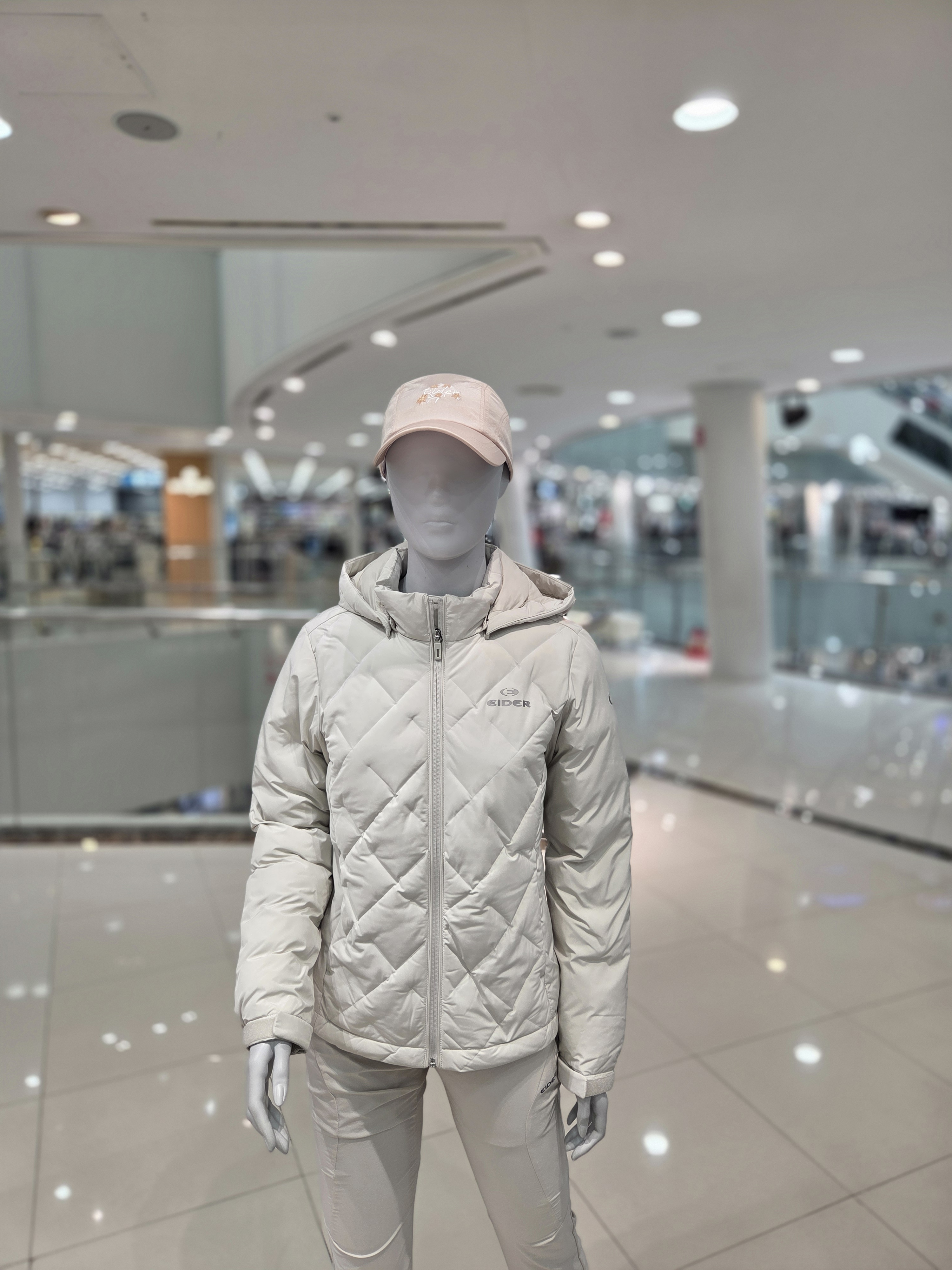 아이더 여성 슬림핏 다운 자켓 겨울 경량 패딩 튜브 하이브리드 WW25583