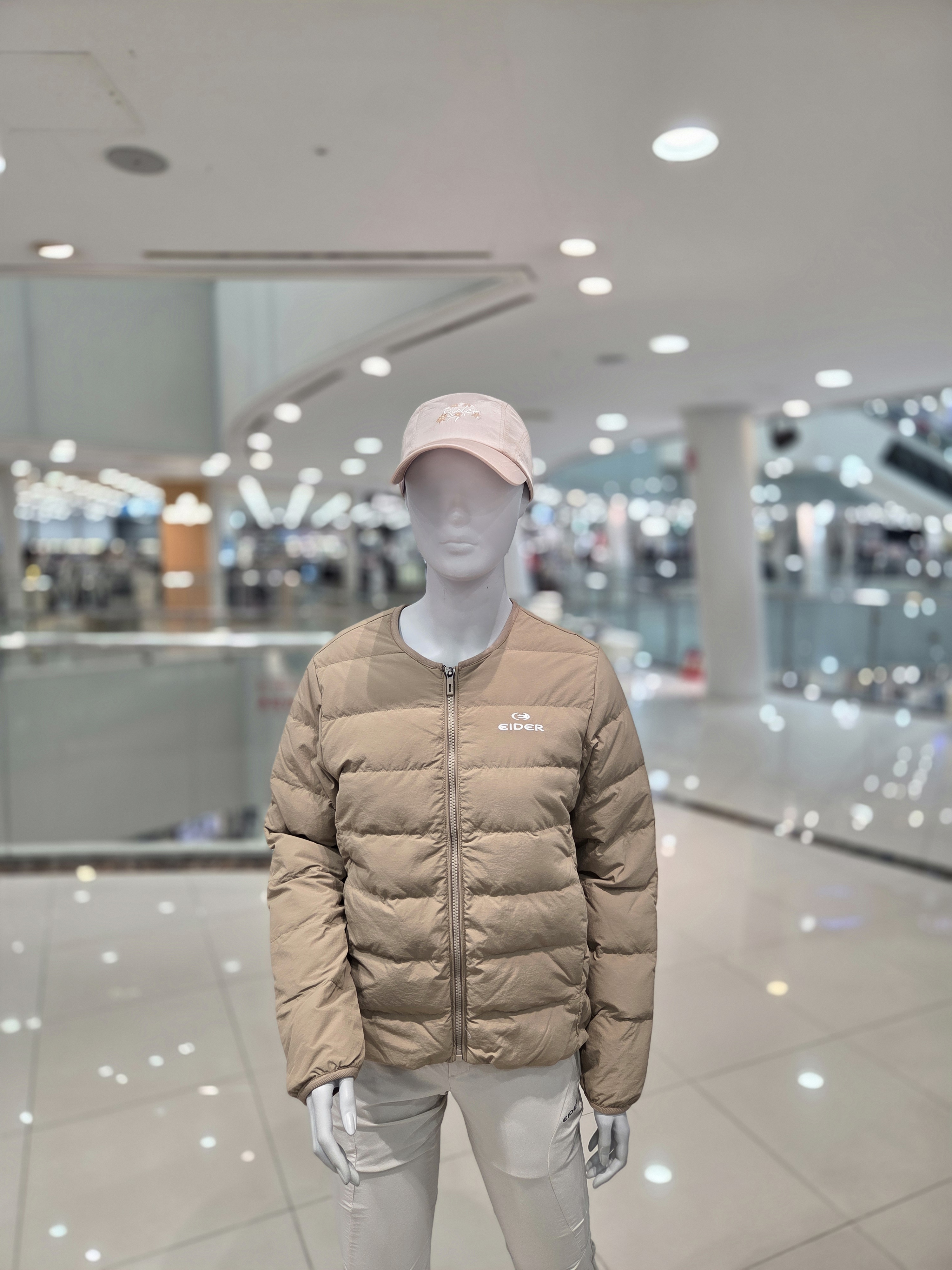 아이더 여성 슬림 퀼팅 다운 자켓 베이직 U넥 경량 캐주얼 패딩 WW25582