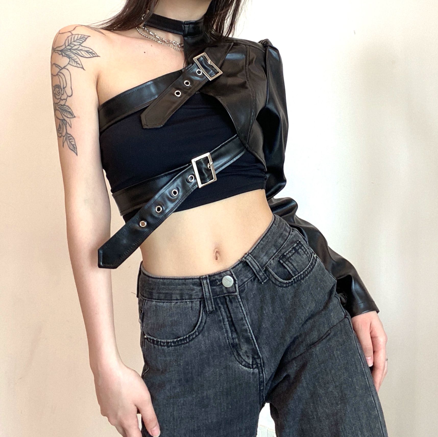아이돌무대의상 블랙 가죽자켓 단상의상 소매오른쪽 아이돌의상 코스프레 블랙단상의상오른팔착용 S - 상품 이미지