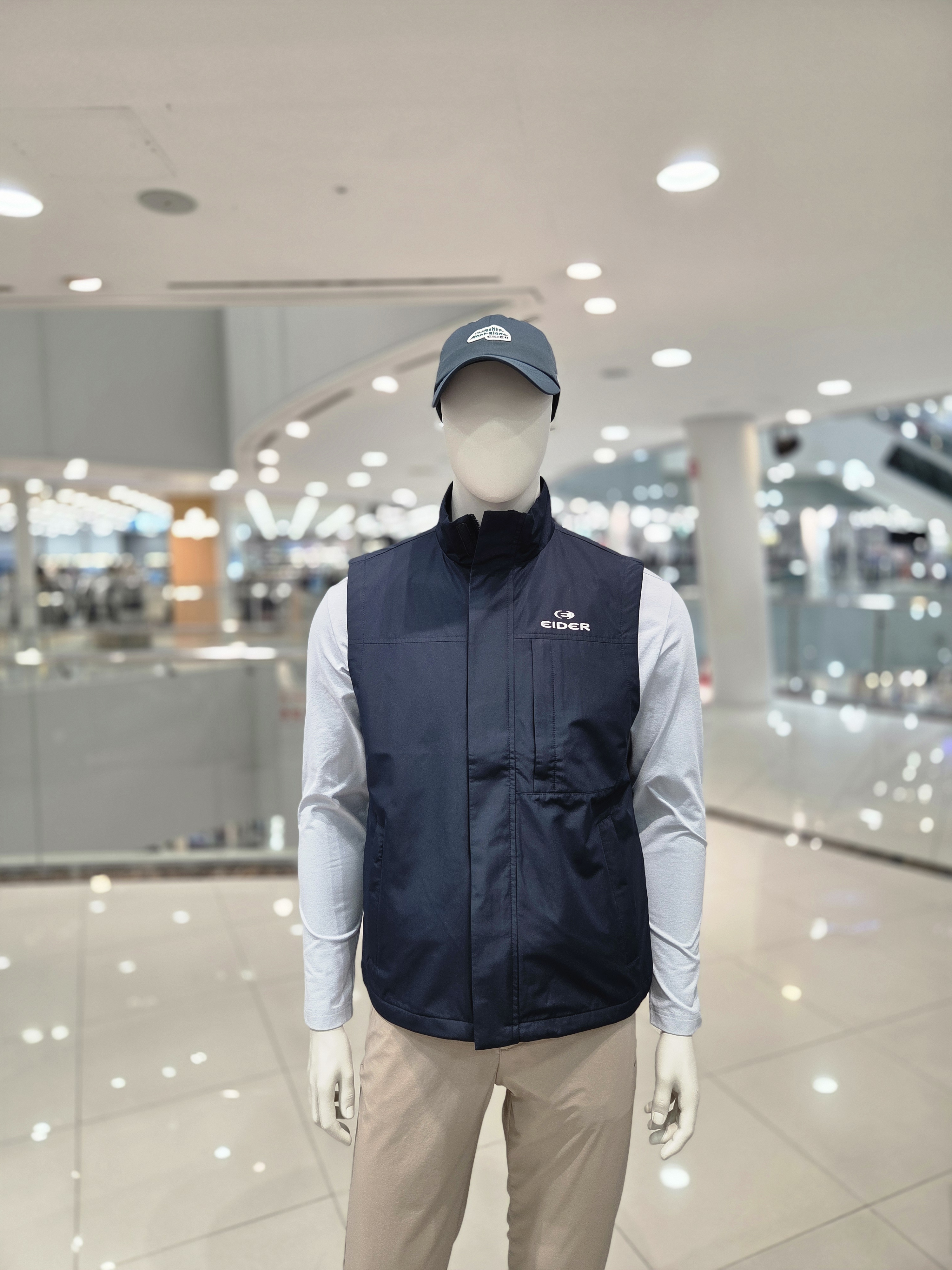 아이더 남성 가을 조끼 2L 방풍 베스트 블랑 MU24601 - 메인 이미지