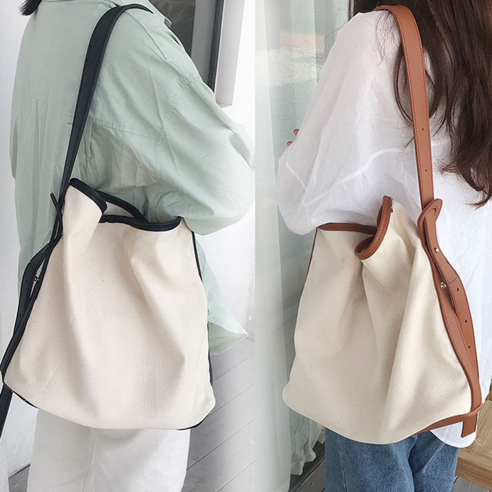 여성 투웨이백 파우치포함 대용량 크로스 숄더백 블랙 - 상품 이미지