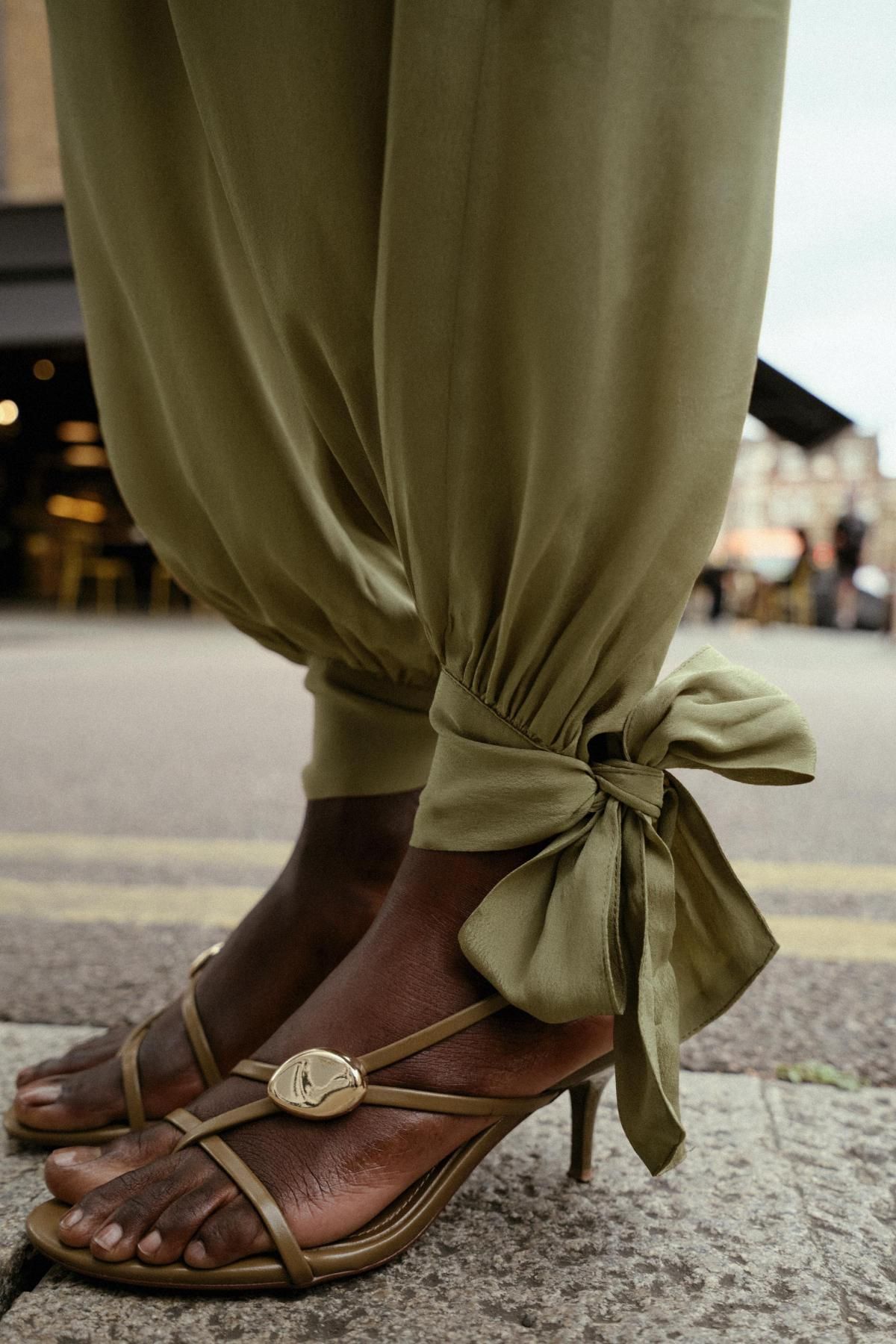 자라 하이웨이스트 벌룬 커프드 밑단 팬츠 8799/811 LIGHT KHAKI - 상세 이미지 5