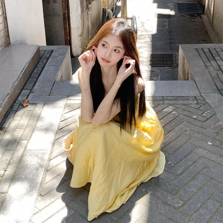 여름 민소매 롱원피스 바캉스룩 옐로우 드레스 시원한 착용감 편안한 여성 원피스 여행 필수 아이템 스타일리시한 디자인 - 상세 이미지 4
