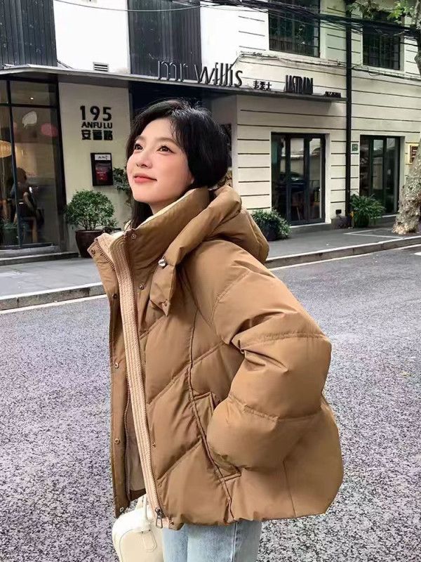 여성 경량패딩 숏자켓 가벼운 착용감 고급스러운 겨울 아우터 깔끔한 디자인 데일리룩 활용도 높은 패션 아이템 - 상세 이미지 2