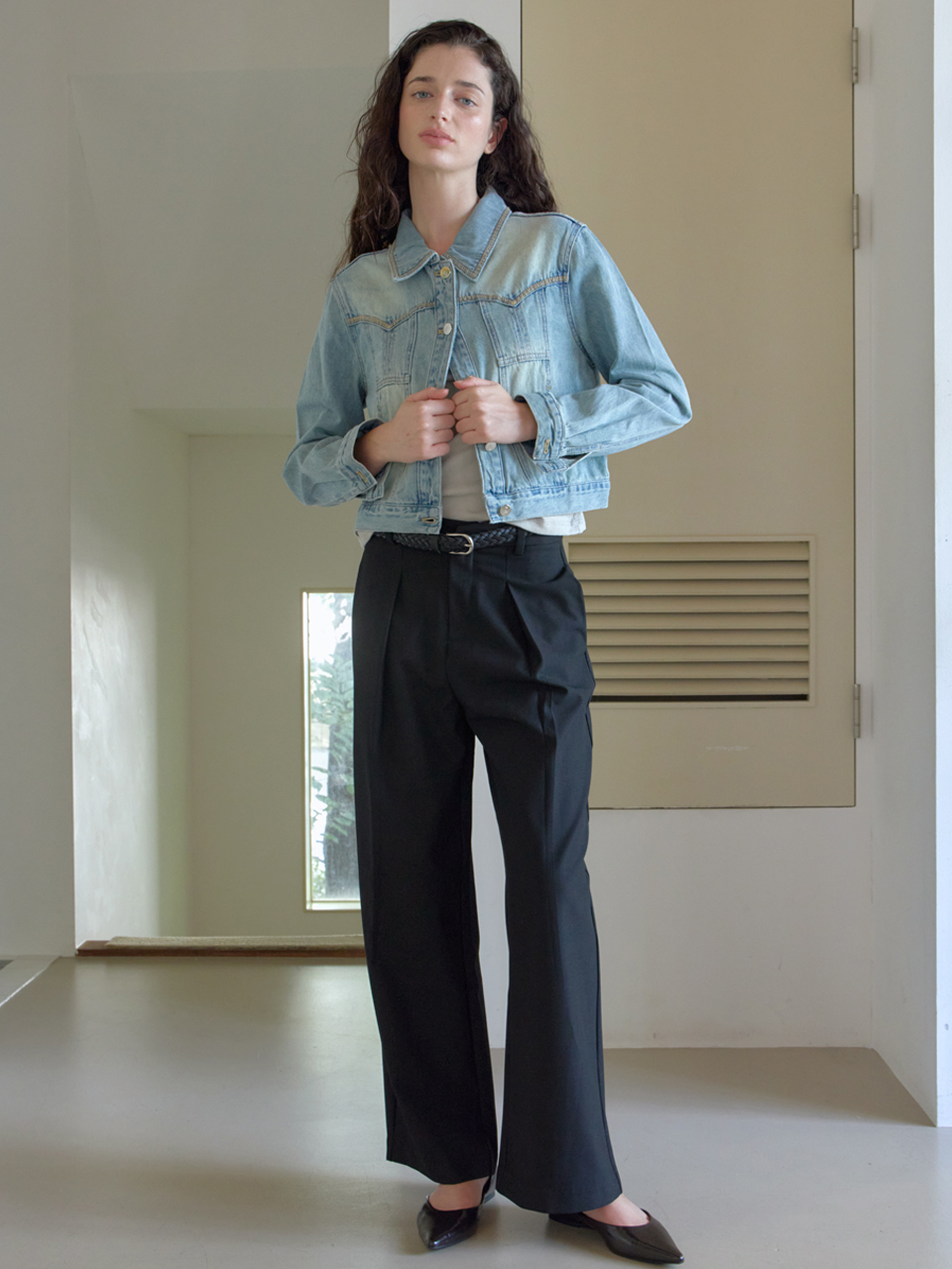 [엘씨브이] TOPSTITCH DETAIL DENIM JACKET_BLUE - 상세 이미지 2