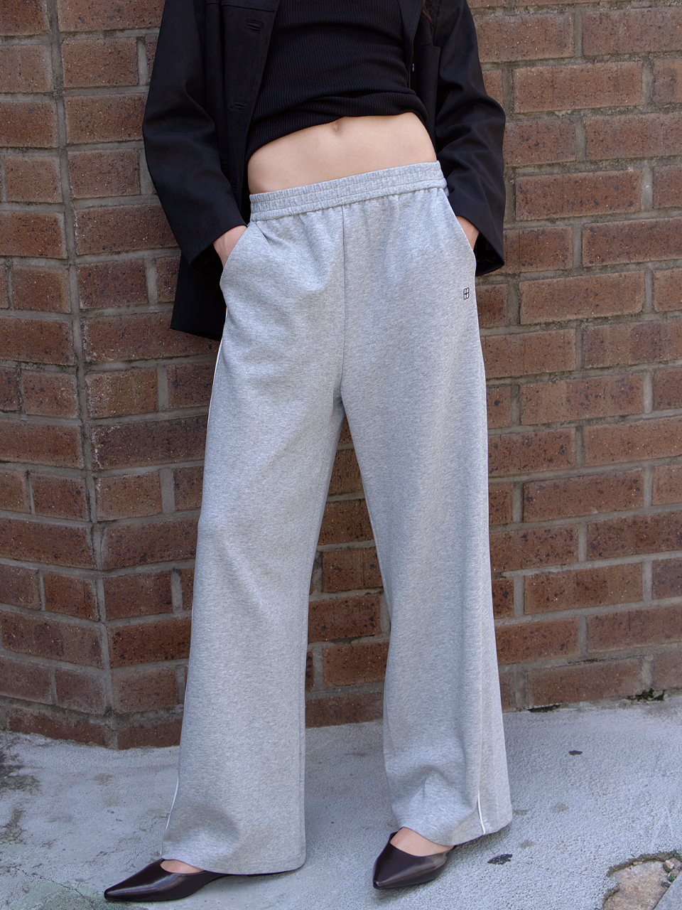 [엘씨브이] EMBROIDERY WIDE SWEAT PANTS_GRAY - 상품 이미지